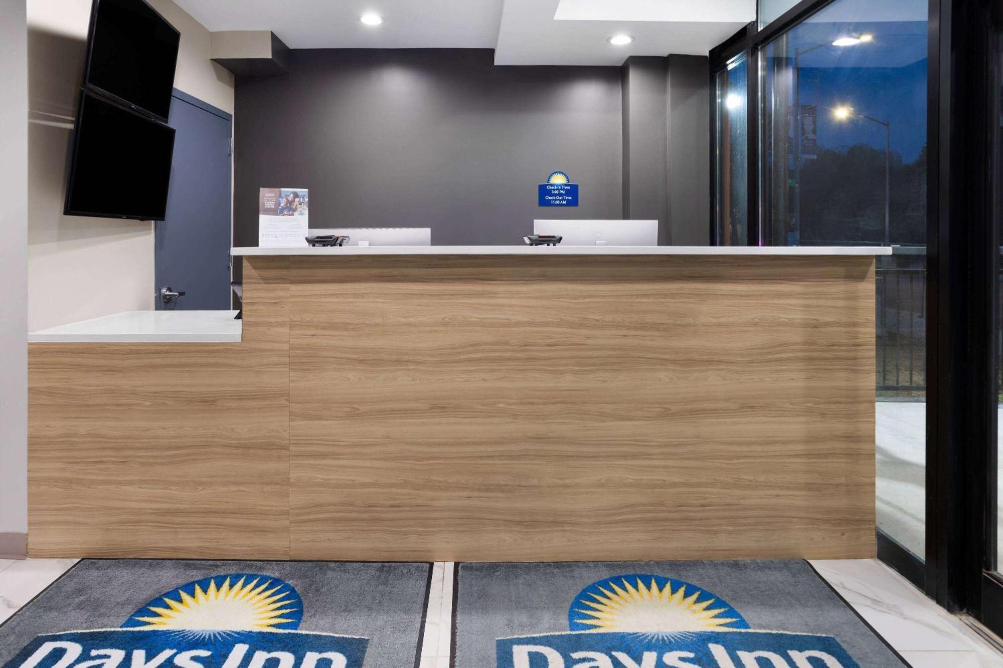 Days Inn By Wyndham Staten Island New York Eksteriør bilde