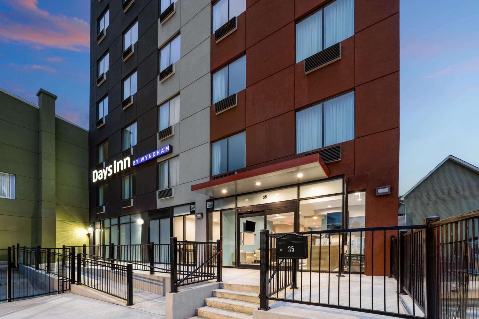 Days Inn By Wyndham Staten Island New York Eksteriør bilde